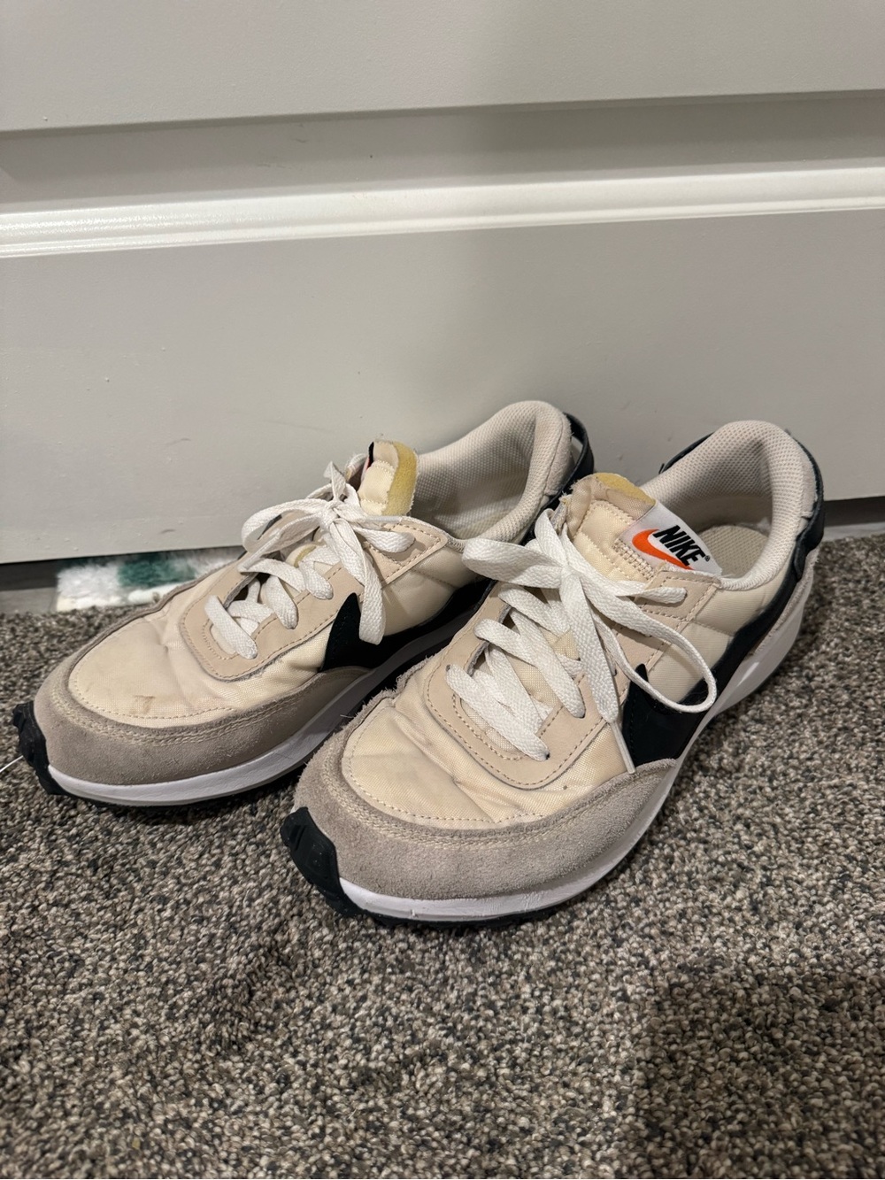 Nike Men’s Beige and Black Retro Runner Sneakers